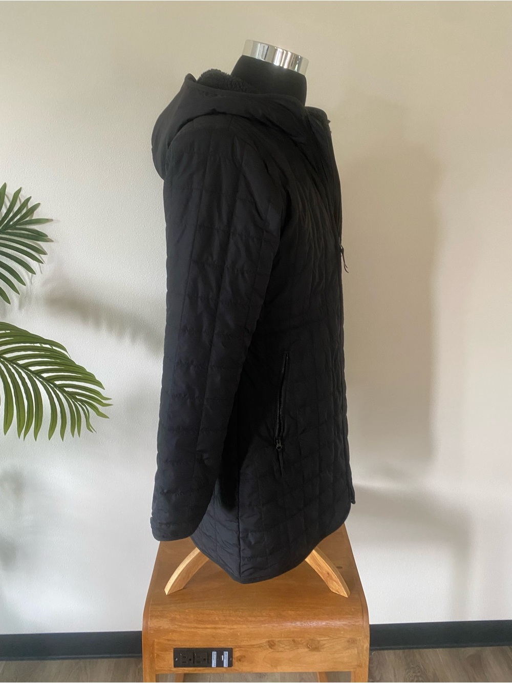 The North Face Black Quilted Women’s Hooded Jacket Parka - size Large - Picture 4 of 9